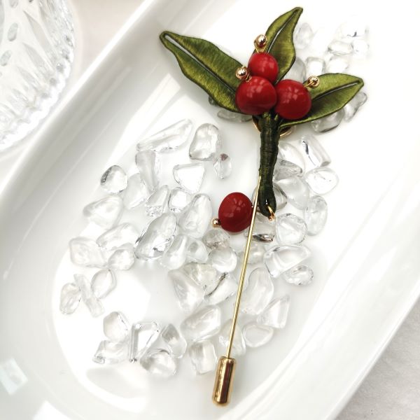 Chanhua Red Bean Brooch - Three Leaves